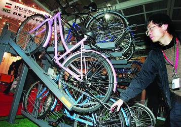 应用立体式自行车存放架可节省车棚占地面积